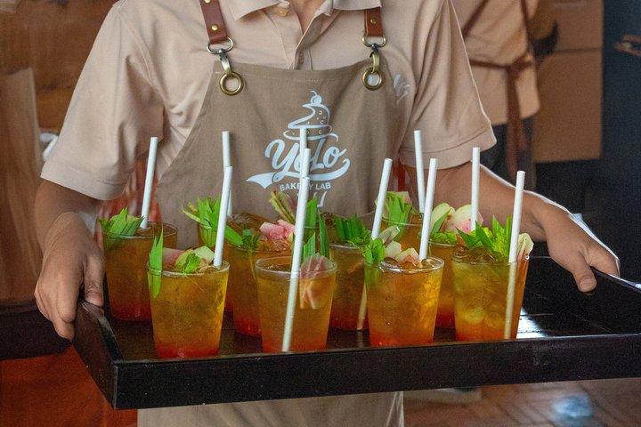 ニャチャン発コーラル リーフ シュノーケリングとフローティング バー パーティー
