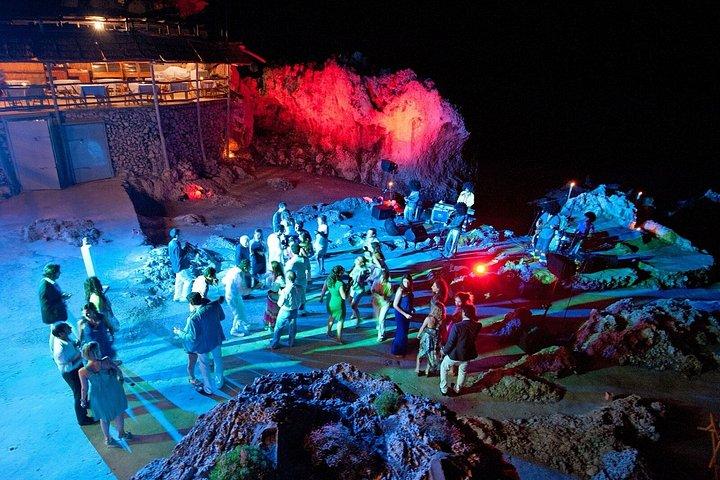 Evening Cruise and Dinner Experience from Sorrento