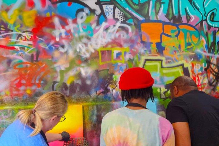 BYOB Spray Paint and Sip en Studio W.I.P.