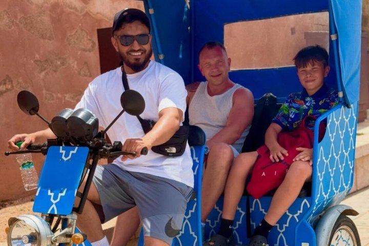 Explore Rabat com um TukTuk privado