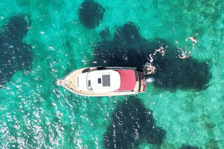 Privat båttur - grottor, snorkling, vikar och stränder