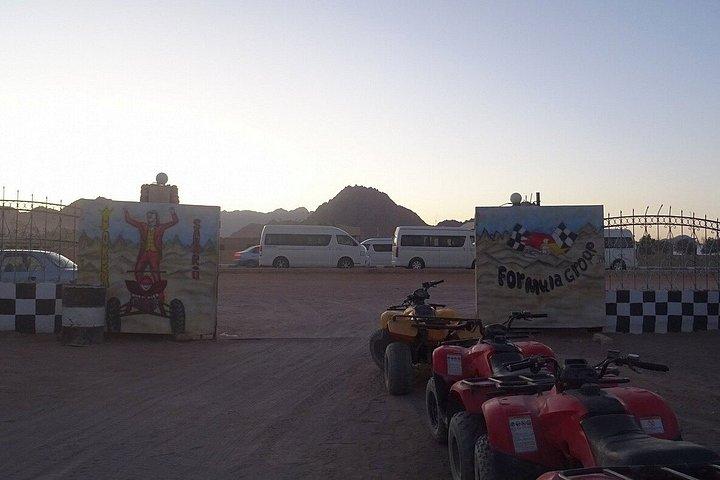 シャルム・エル・シェイクのシナイ砂漠でATVクワッドまたはバギーサファリ旅行