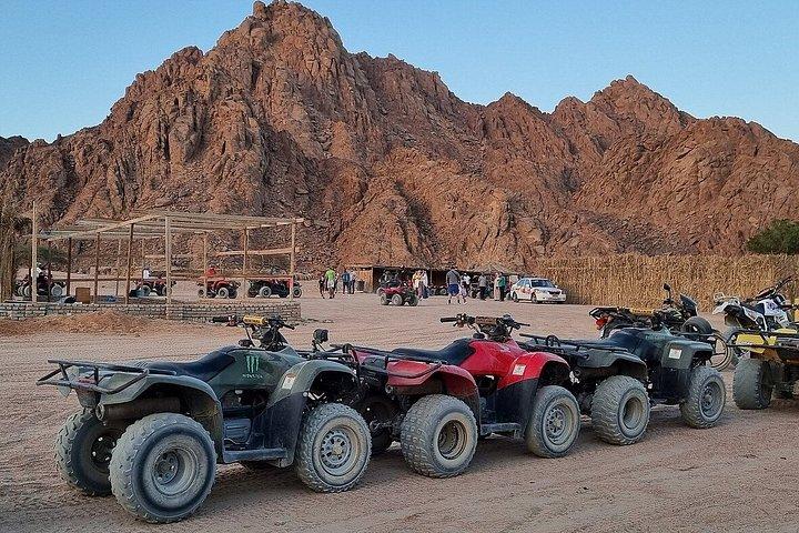シャルム・エル・シェイクのシナイ砂漠でATVクワッドまたはバギーサファリ旅行