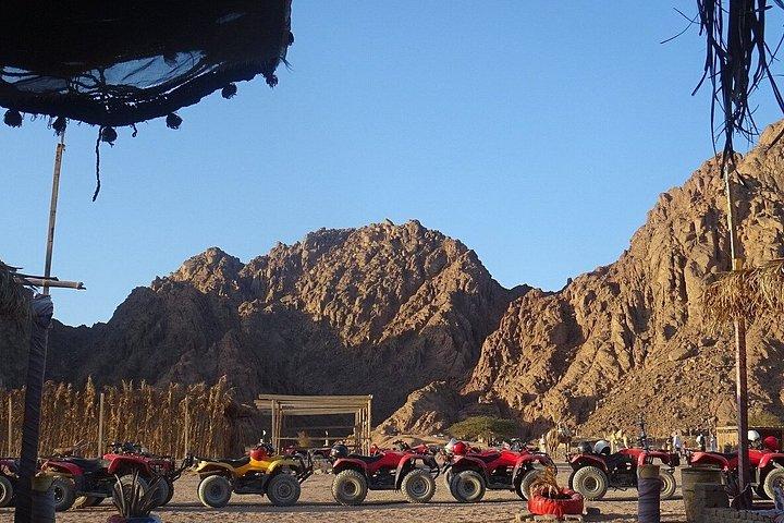 シャルム・エル・シェイクのシナイ砂漠でATVクワッドまたはバギーサファリ旅行