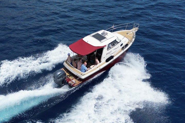 Privat båttur - grottor, snorkling, vikar och stränder