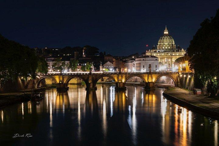 ホテル送迎付きローマ・ゴルフカート夜間ツアー
