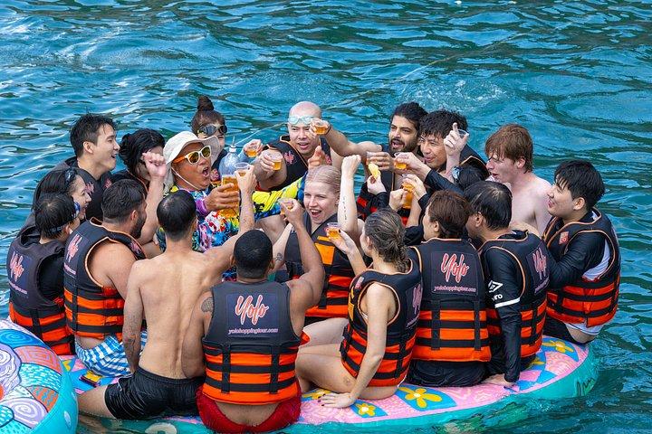 ニャチャン発コーラル リーフ シュノーケリングとフローティング バー パーティー