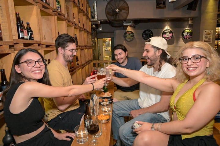 Thursday & Friday Night Pub Crawl for Professionals in Athens