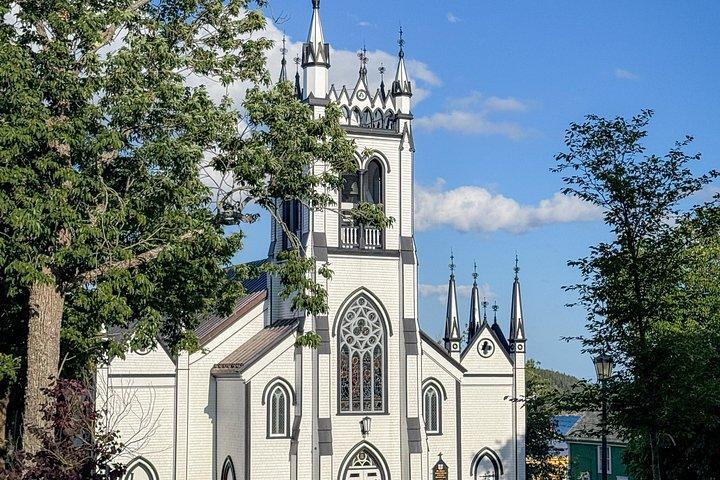 ペギーズコーブ、ルーネンバーグ、タイタニック墓地終日ツアー