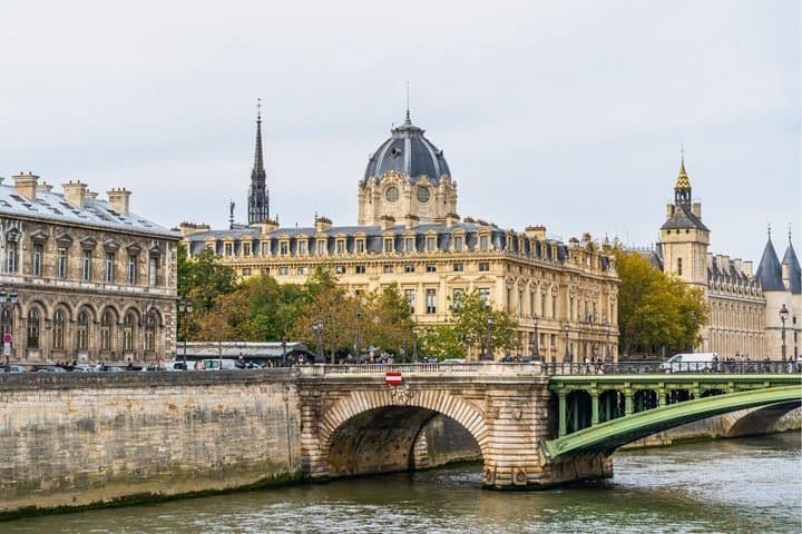 Paris Seine River Sightseeing Cruise Tour with Audio Guide
