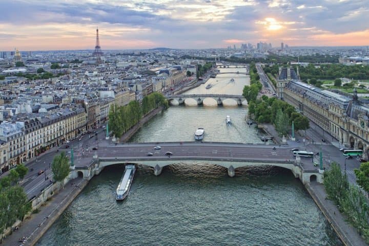 Paris Seine River Sightseeing Cruise Tour with Audio Guide