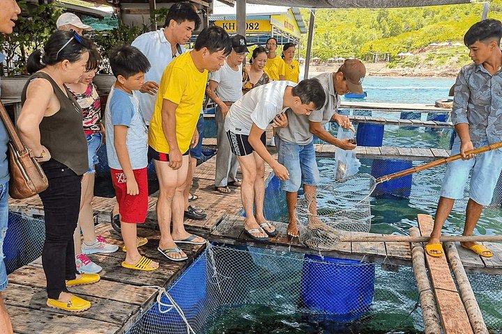 ニャチャン3島：ミニビーチ、地元シーフード＆ホンタム泥浴