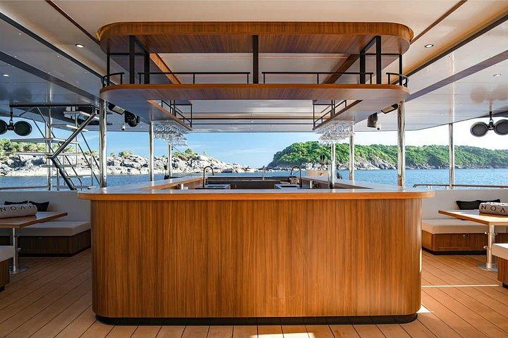 NOAH Yacht to Phi Phi - Maiton Island
