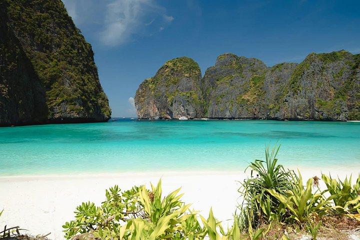 NOAH Yacht to Phi Phi - Maiton Island