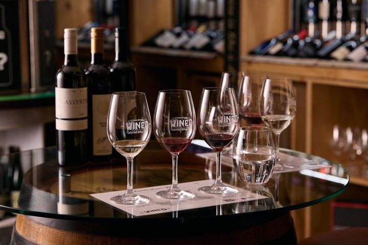 Hosted Tour and Iconic Wine Tasting in Adelaide