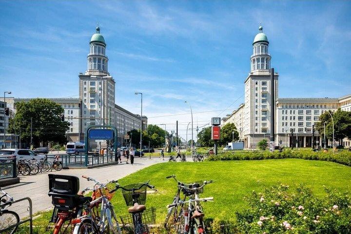 Berlin’s Wall, Street Art & Local Hoods