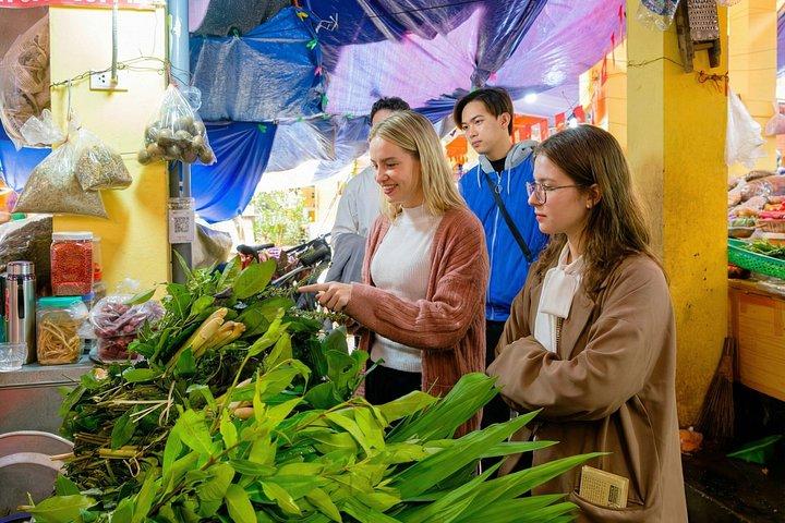 ハノイフードツアー：隠れた路地、トラム展示＆コーヒー醸造