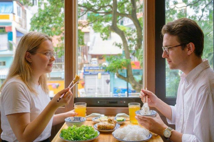 ハノイフードツアー:隠れた路地、トラム展示&コーヒー醸造