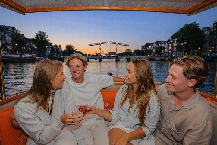 Amsterdamer Abendkanalrundfahrt mit Fortgeschrittener und Bar
