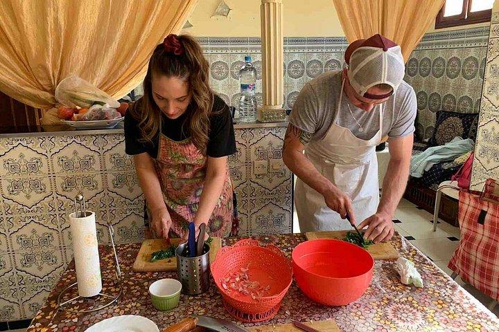 Autentica lezione di cucina con una famiglia marocchina