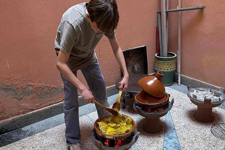 モロッコの家族で本格料理教室