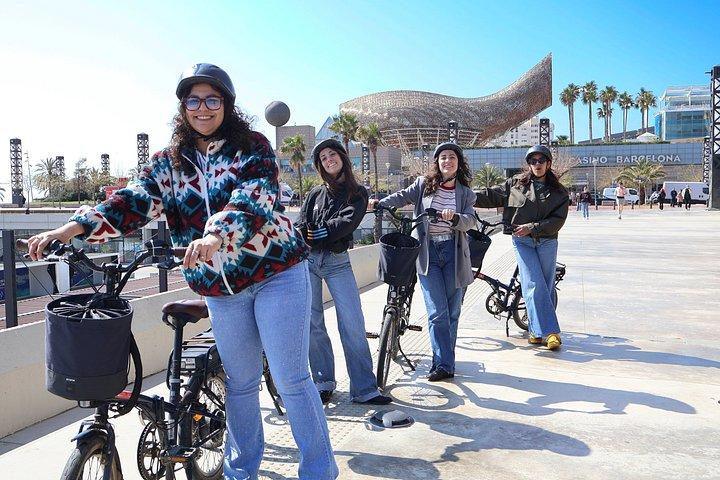 Det bästa av Barcelona Walking EBike och segling Tour med aptitretare