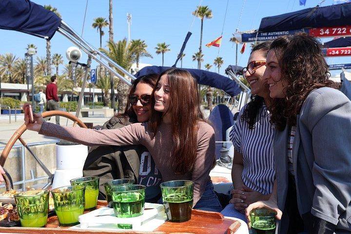 O melhor de Barcelona Walking EBike e passeio de vela com aperitivo