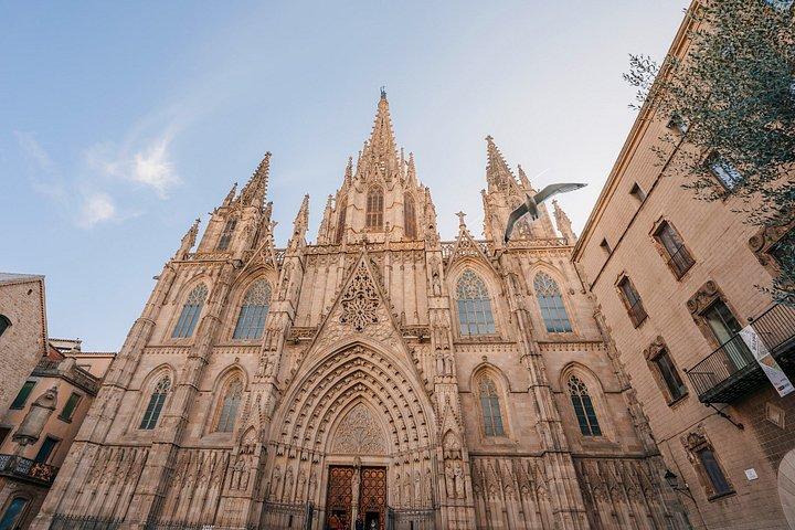 O melhor de Barcelona Walking EBike e passeio de vela com aperitivo