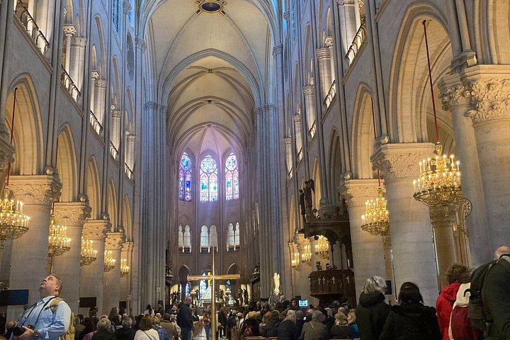 ノートルダム・パリ：予約済みインテリアエキスパートパートツアー（ヘッドセット付き）