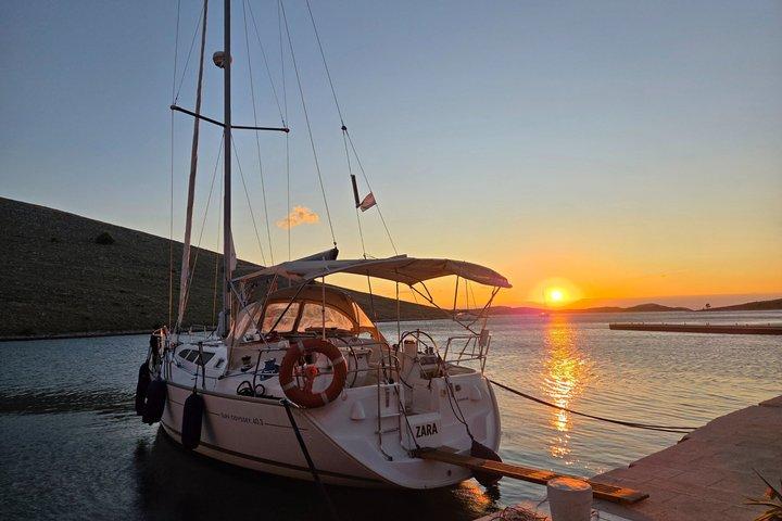 Tour in barca a vela di un'intera giornata
