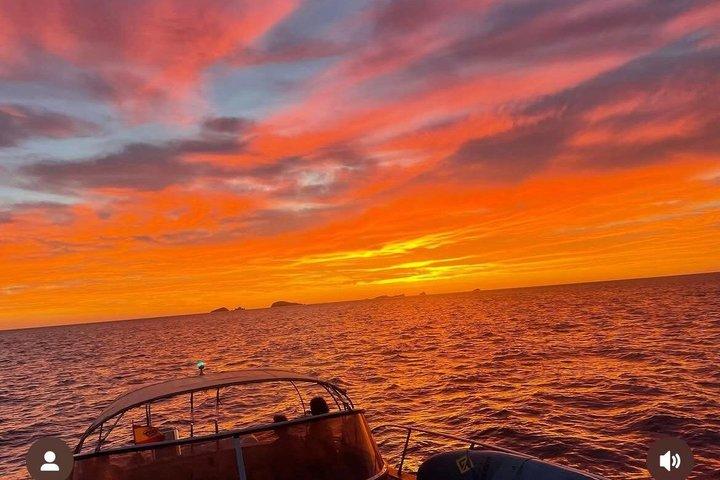 Solnedgang ved havet på Ibiza