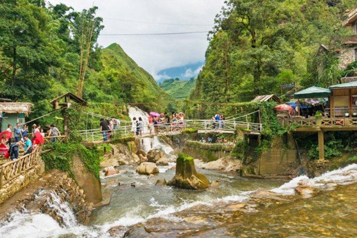 Tour privato in moto Sapa City Sightseeing con Guida Locale