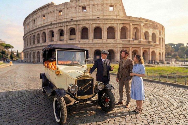 エレクトリックビンテージアメリカンフォードモデルTでプライベートローマツアー