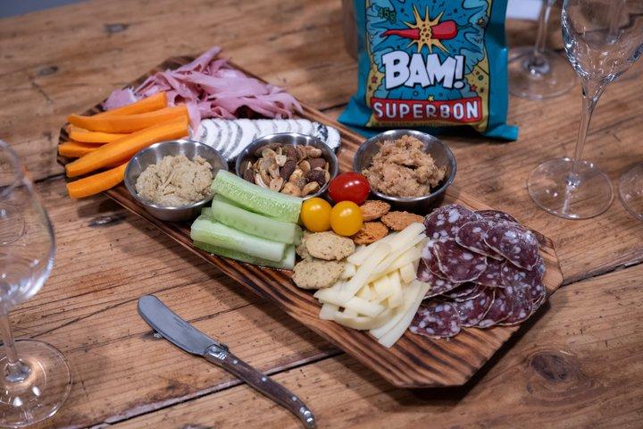 夜のワインテイスティングコース：ワイン5種類と前菜盛り合わせ（ソムリエ1名同伴）