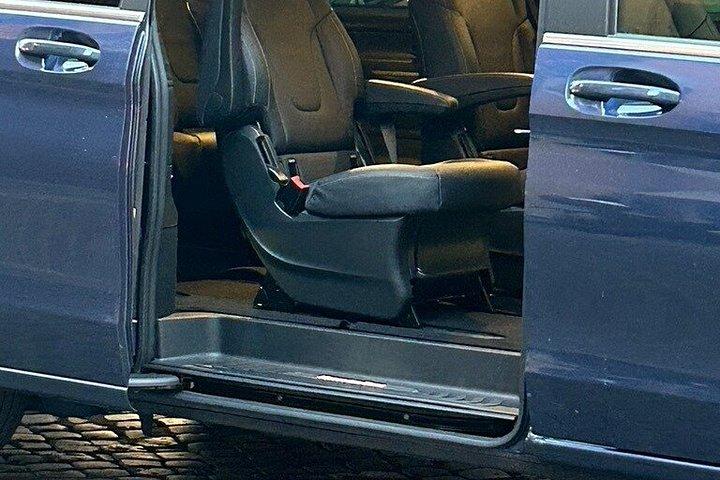 6人乗りのプライベート空港送迎メルセデスV 250