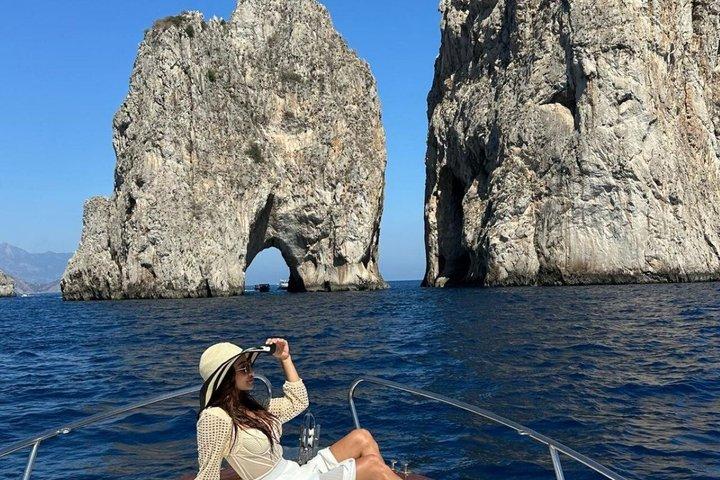Exklusiv båttur, utforska, simma och koppla av på Capri