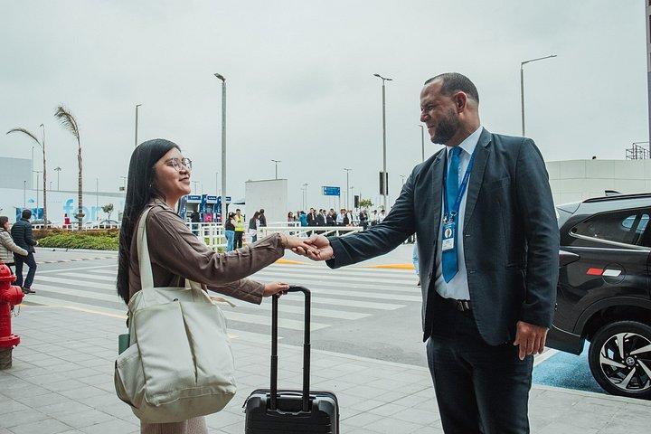 ホルヘ・チャベス・リマ空港からの公式タクシー送迎