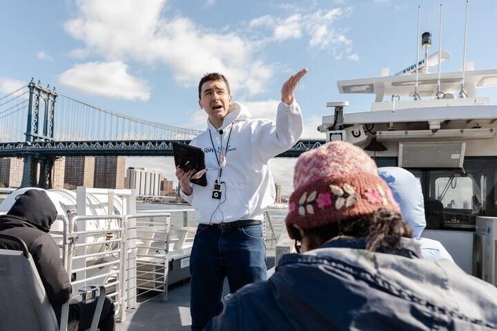 East River Secrets: NYC's Infrastructure by Ferry - Privat