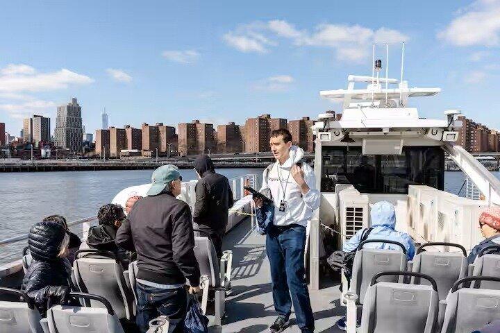 East River Secrets: NYC's Infrastructure by Ferry - Privat