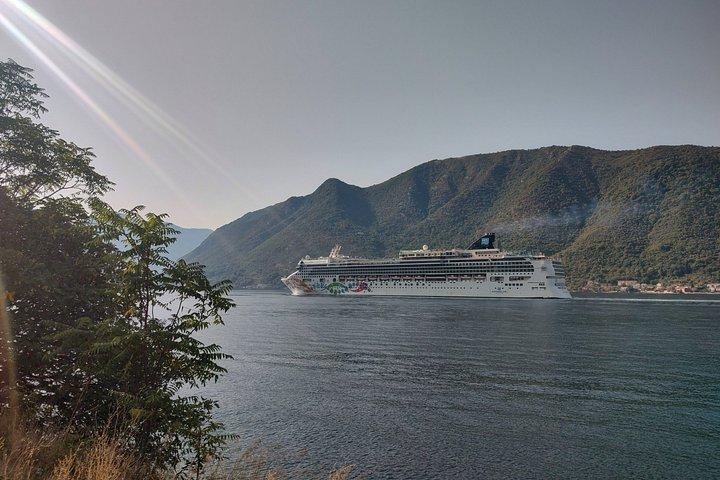 車で行くボカ湾プライベートガイドツアーヘルツェグ・ノヴィ・ペラストとコトル