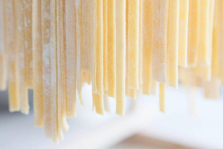 Sjov pasta at lave klasse på en trendy bryggeri i Seattle