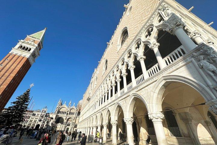 Markusdom, Dogenpalast und Gondelfahrt in Venedig