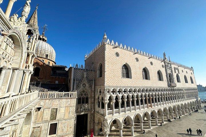 Markusdom, Dogenpalast und Gondelfahrt in Venedig