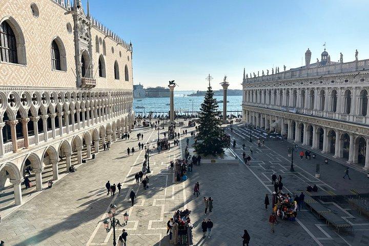 Markusdom, Dogenpalast und Gondelfahrt in Venedig