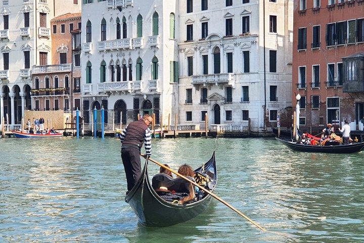 Markusdom, Dogenpalast und Gondelfahrt in Venedig