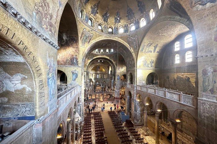 Markusdom, Dogenpalast und Gondelfahrt in Venedig