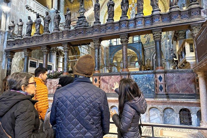 Markusdom, Dogenpalast und Gondelfahrt in Venedig