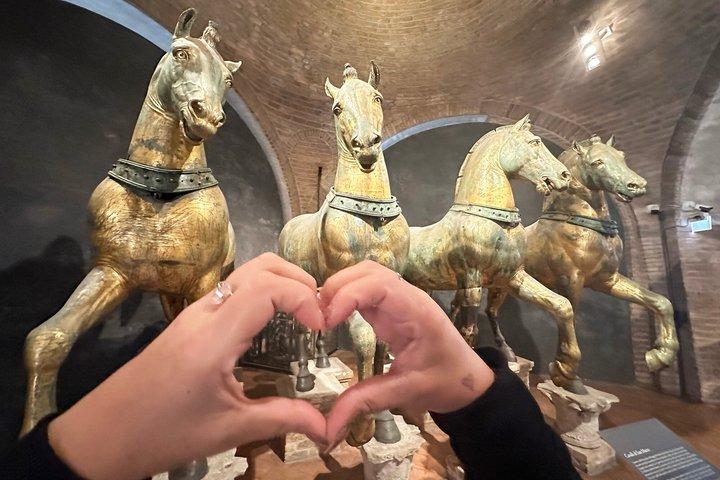 Markusdom, Dogenpalast und Gondelfahrt in Venedig