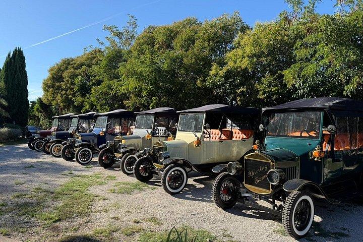 エレクトリックビンテージアメリカンフォードモデルTでプライベートローマツアー