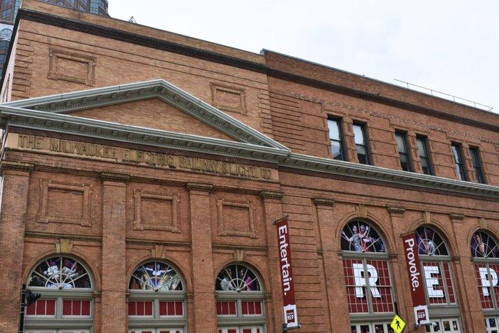 Milwaukee's Riverwalk Walking Tour